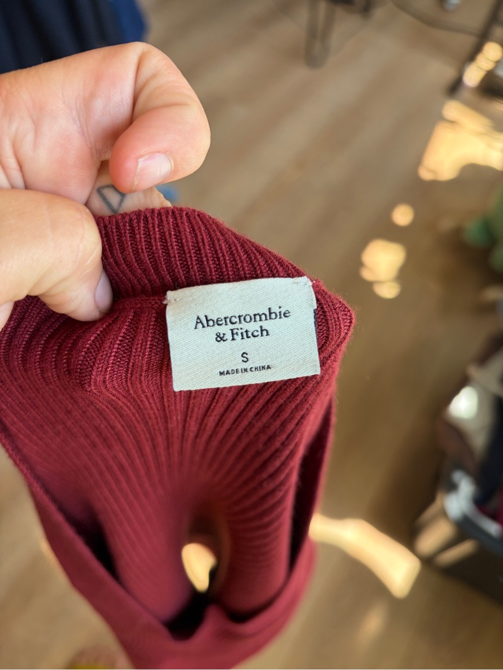 Abercrombie & Fitch Burgundy Ribbed Scoop Neck Sweater Top Small - Picture 8 of 8